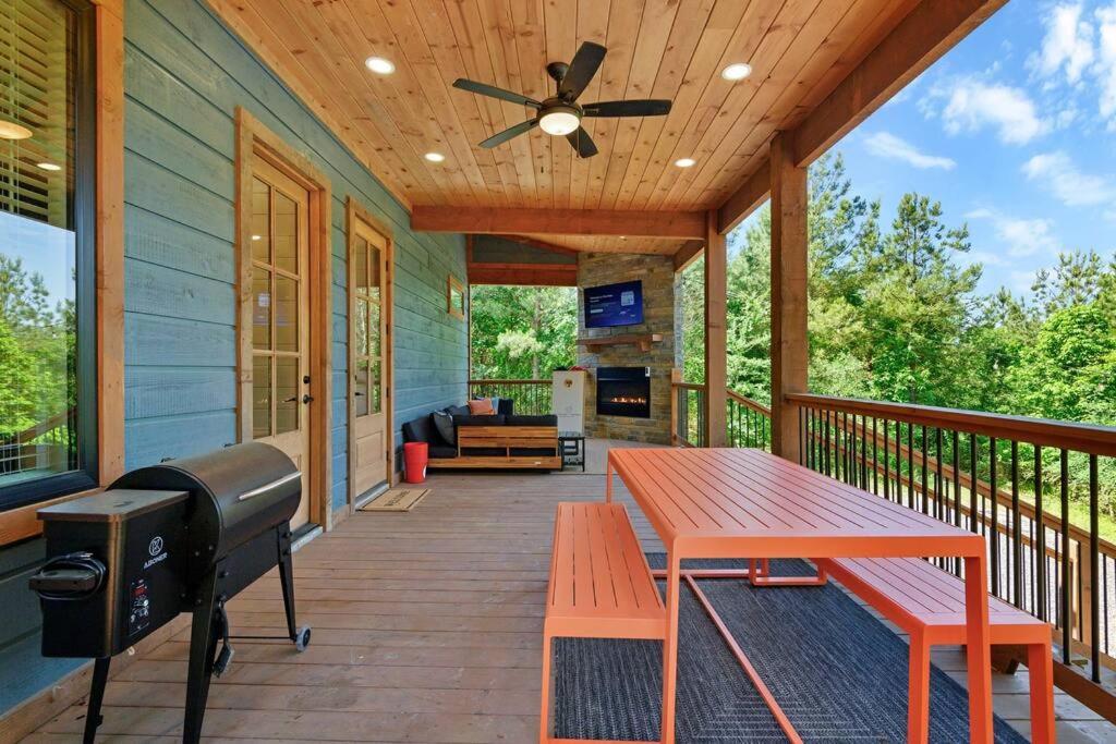 Lux Hochatown Cabin! 5 Minutes To Town-Hot Tub-Fire Pit-Game Room-Mtn Views Broken Bow Exterior photo